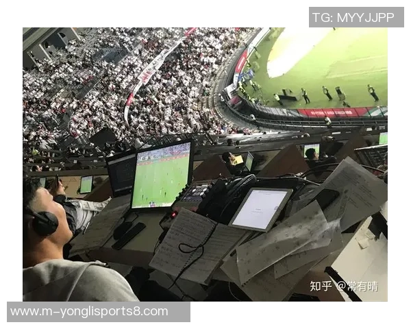 足球解说大会盛况空前解说员们激情四溢共话足球魅力与精彩瞬间 足球解说大会盛况空前解说员们激情四溢共话足球魅力与精彩瞬间