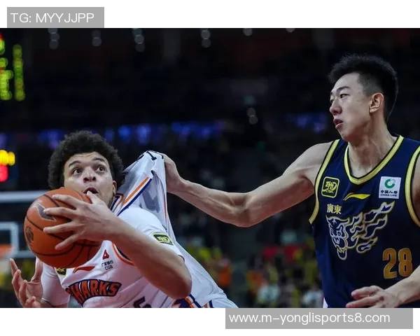 洛夫顿因不当手势遭CBA停赛两场并罚款五万元 洛夫顿因不当手势遭CBA停赛两场并罚款五万元